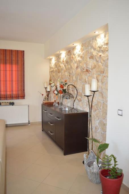 Elm Villa Poulades
